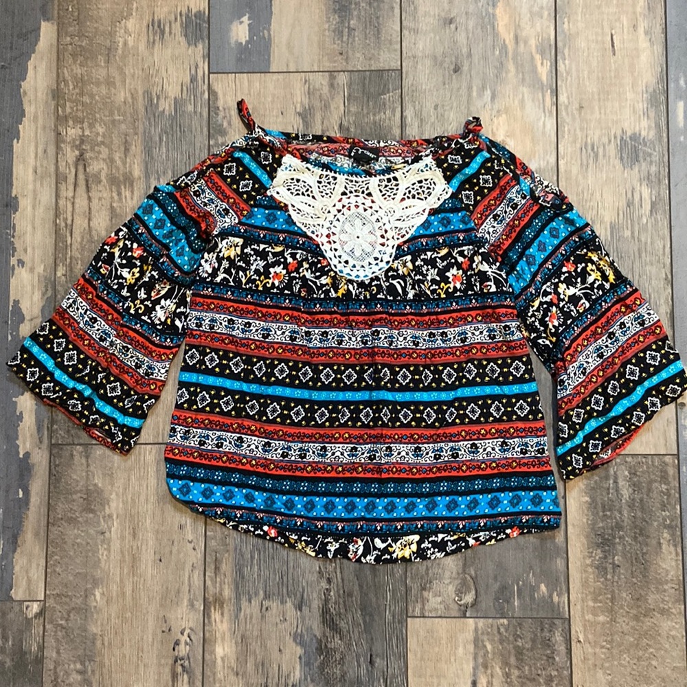Art Class Girl’s Cold Shoulder Print Top Blouse Crochet Detailed Size 10/12 Cute